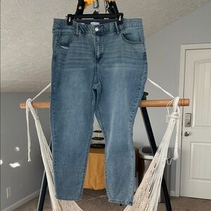 Seven7 Women's Light Blue Ankle Jeans